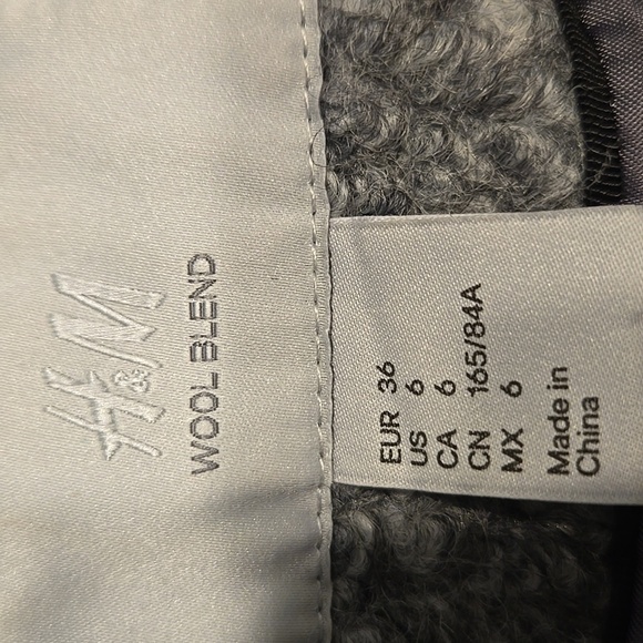 H&M TEXTURED GREY BOUCLE WOOL BLEND LONG COAT. SIZE 6. - Picture 4 of 10